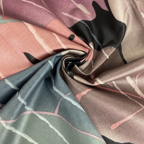 Fabricut tropical leaf print drapery fabric panel 22” x 56” Teflon finish - Picture 4 of 10